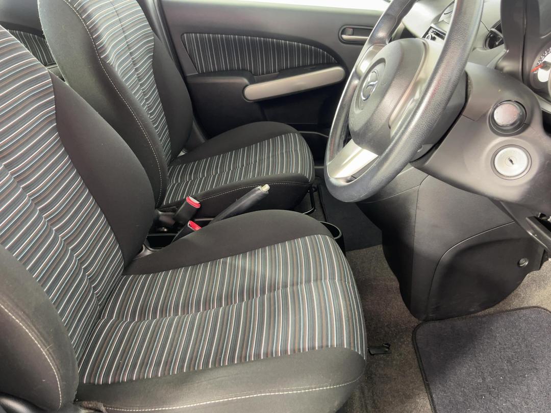 Photo '16' of Mazda Demio