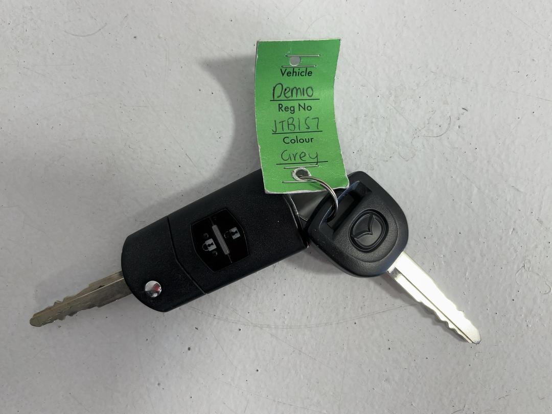 Photo '22' of Mazda Demio