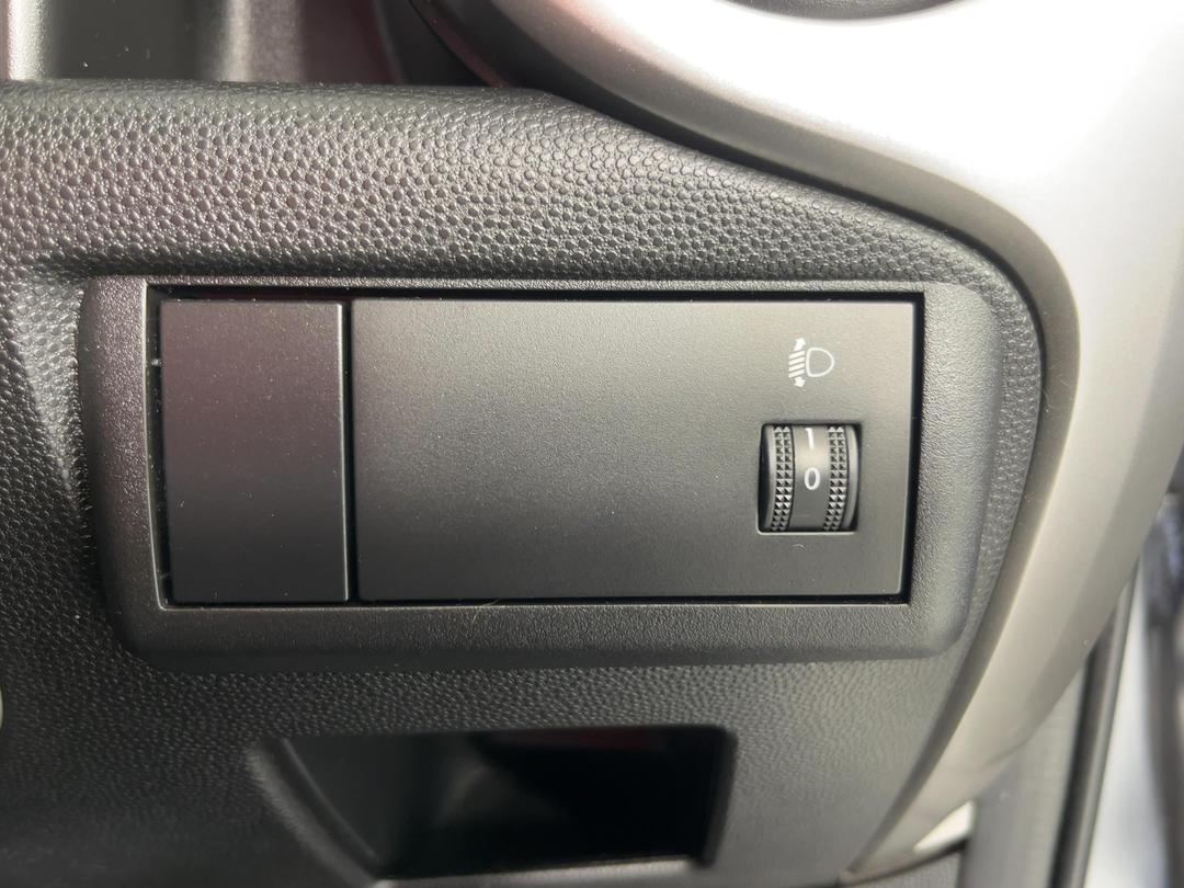 Photo '23' of Mazda Demio