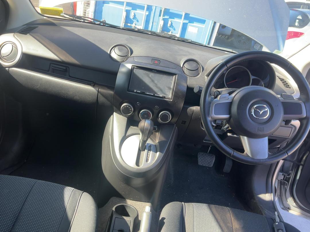 Photo '16' of Mazda Demio Photo '16' of Mazda Demio