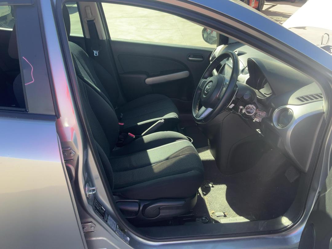 Photo '19' of Mazda Demio Photo '19' of Mazda Demio