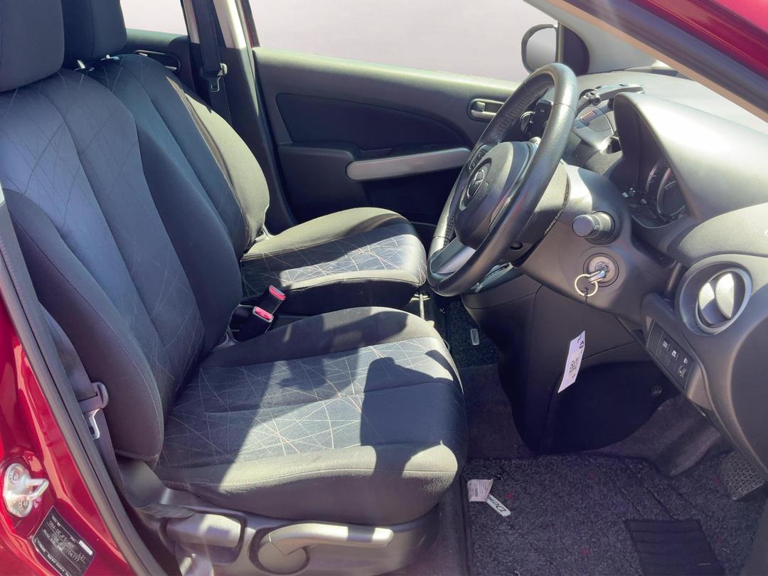 Photo '14' of Mazda Demio Photo '14' of Mazda Demio