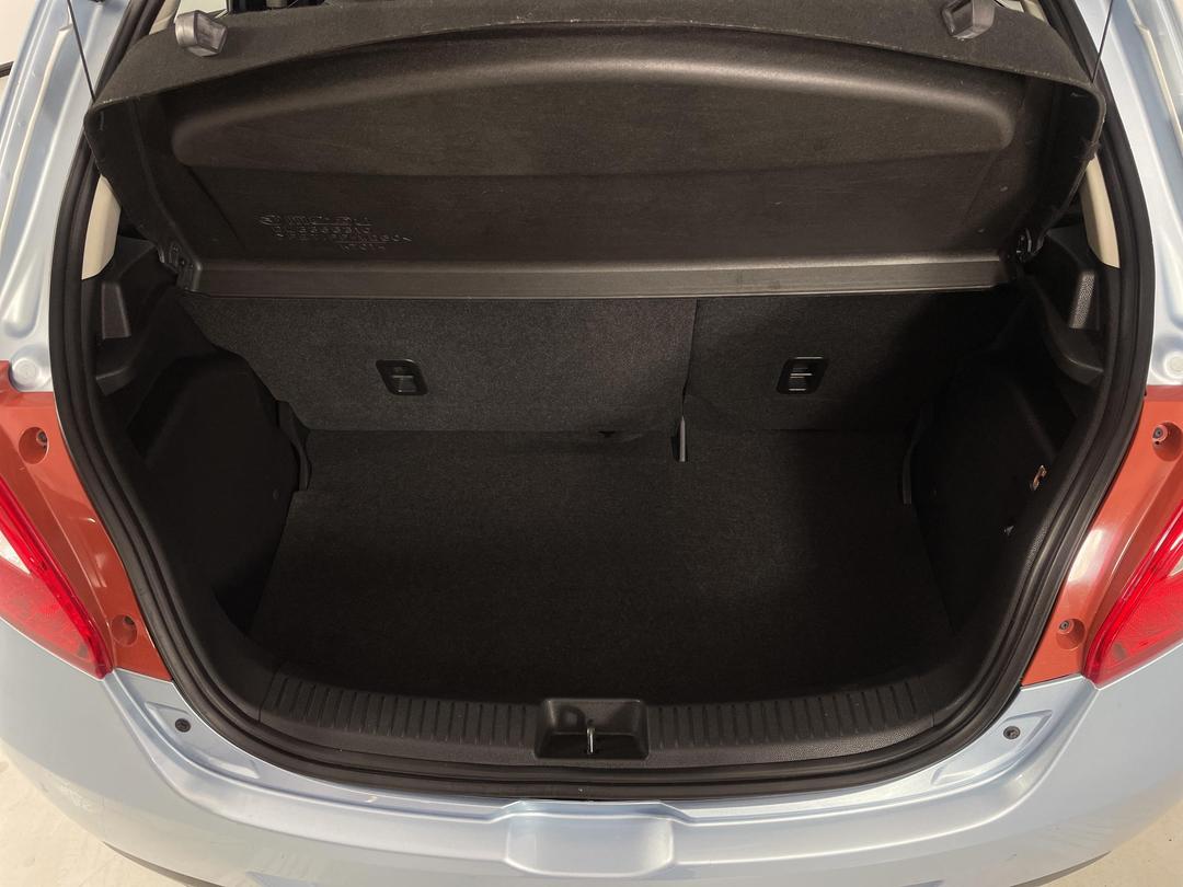 Photo '14' of Mazda Mazda2