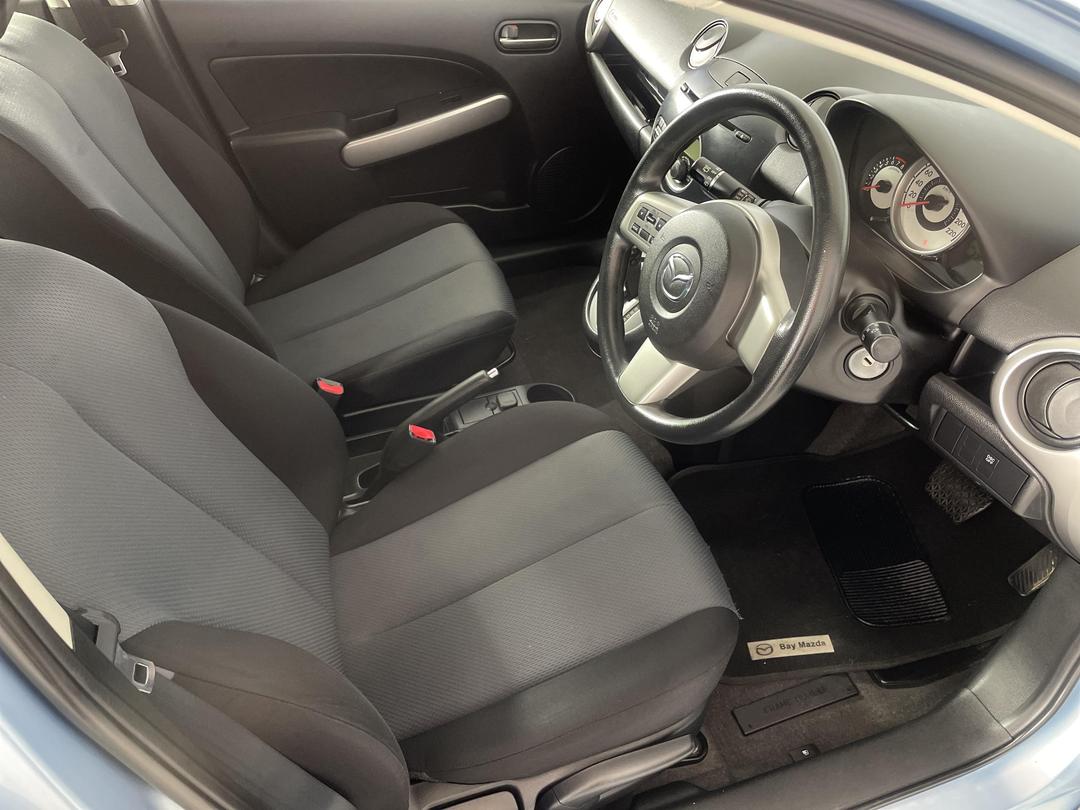 Photo '16' of Mazda Mazda2