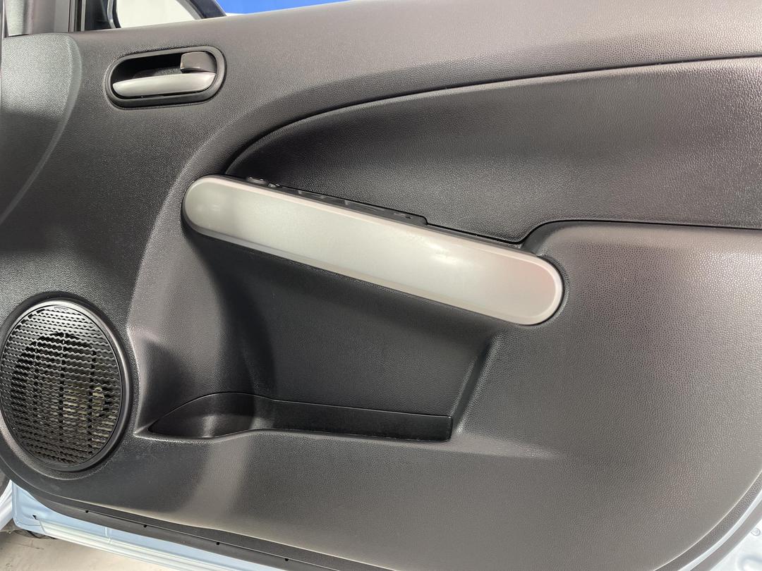 Photo '15' of Mazda Mazda2