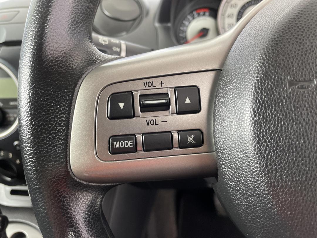 Photo '24' of Mazda Mazda2