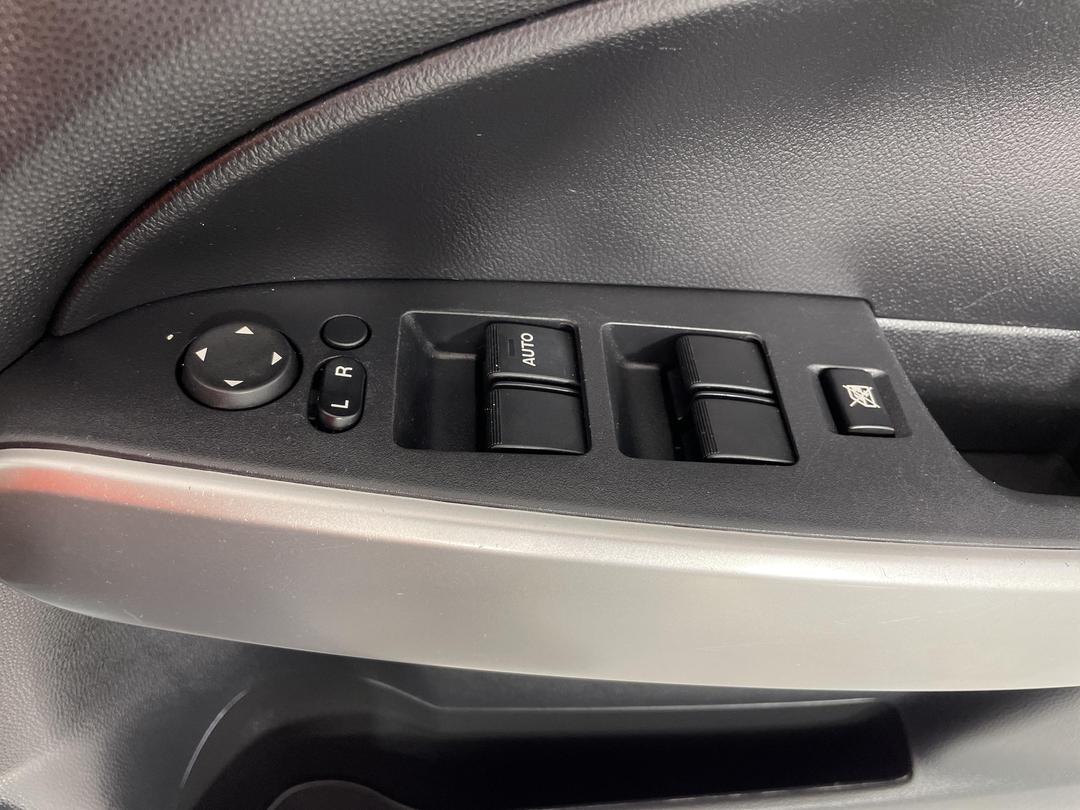 Photo '25' of Mazda Mazda2