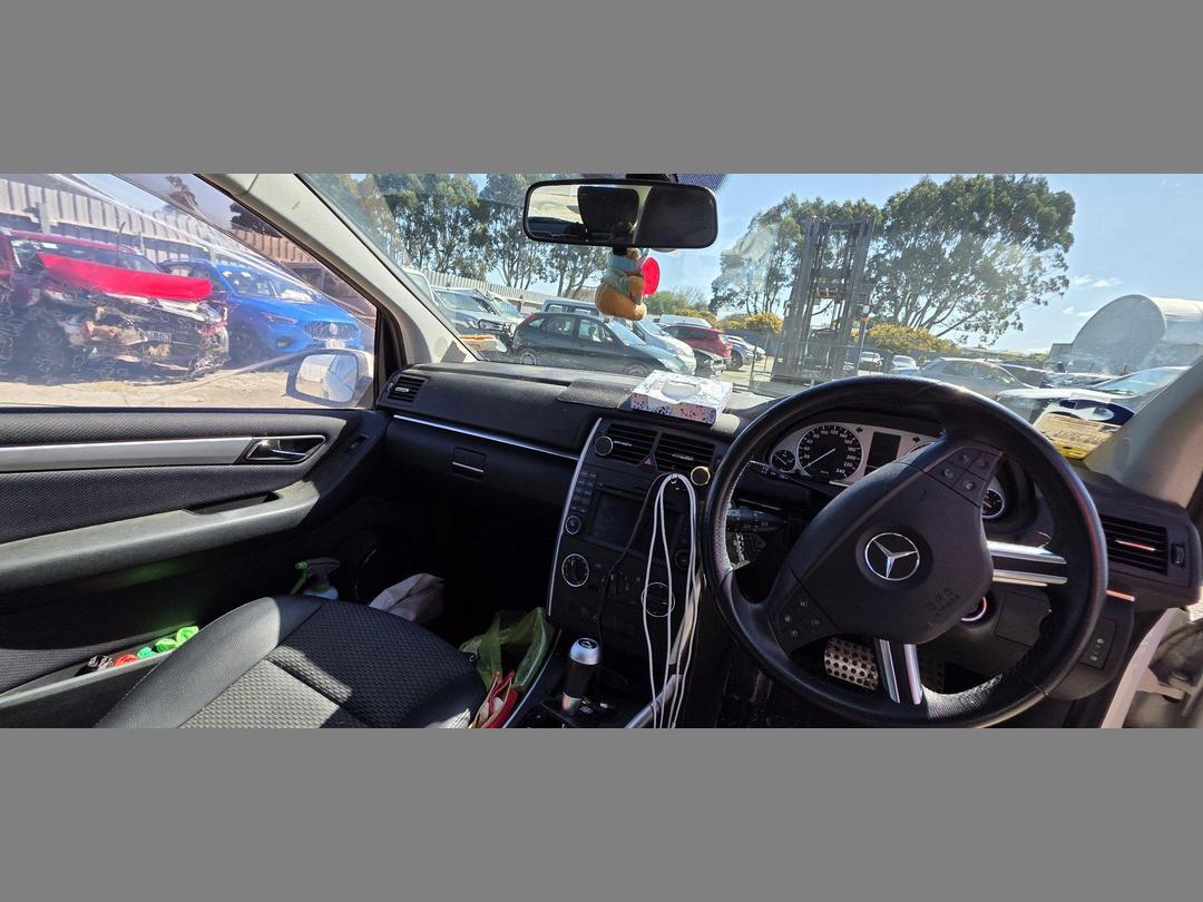 Photo '10' of Mercedes-Benz B-Class B180 Photo '10' of Mercedes-Benz B-Class B180