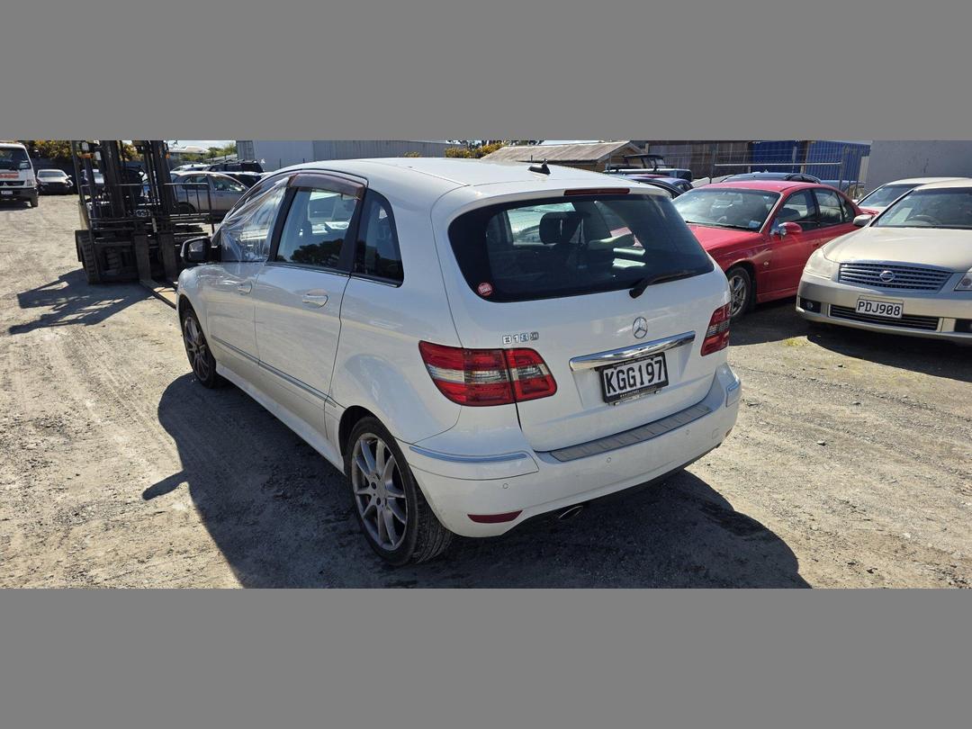 Photo '8' of Mercedes-Benz B-Class B180 Photo '8' of Mercedes-Benz B-Class B180