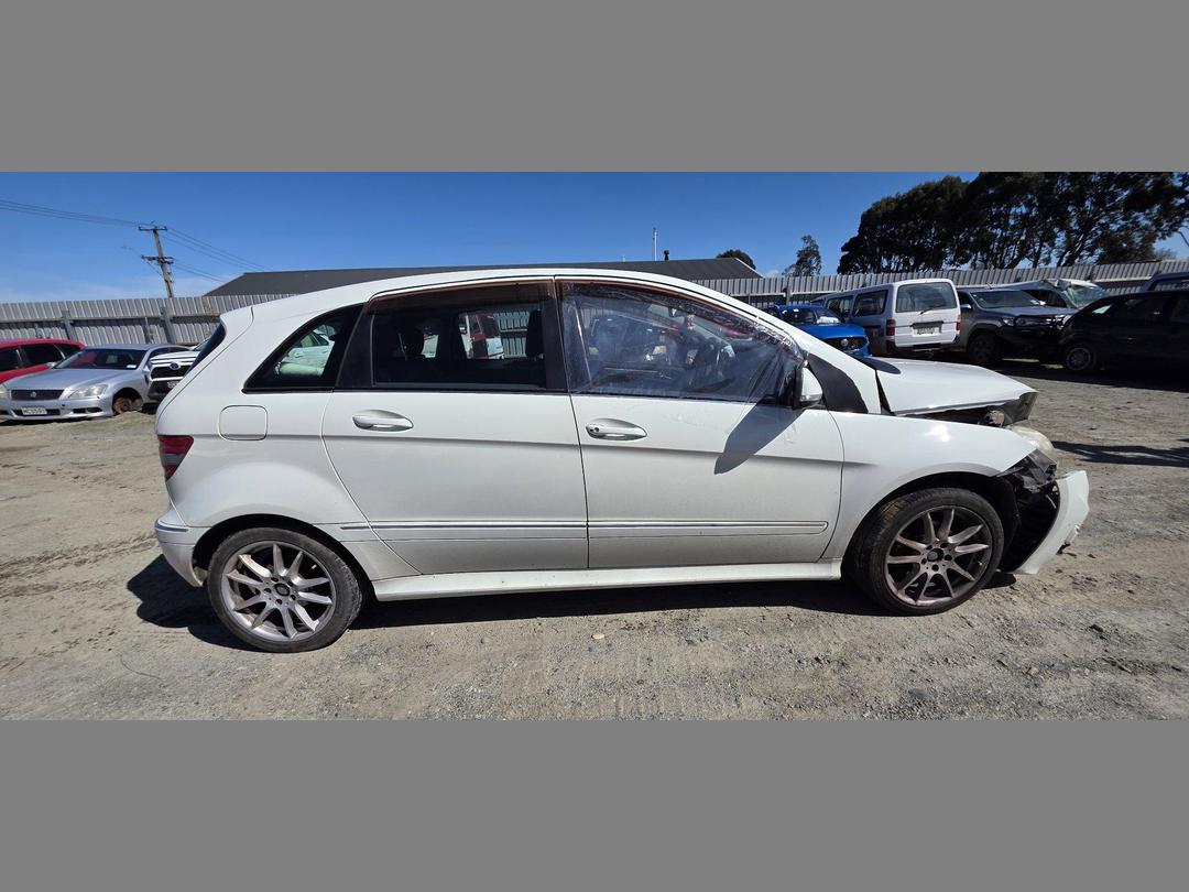 Photo '4' of Mercedes-Benz B-Class B180 Photo '4' of Mercedes-Benz B-Class B180