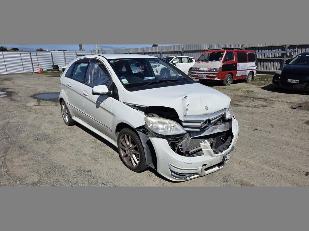 Photo '3' of Mercedes-Benz B-Class B180 Photo '3' of Mercedes-Benz B-Class B180