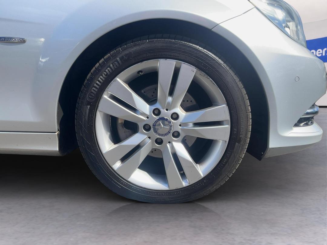 Photo '9' of Mercedes-Benz C-Class
