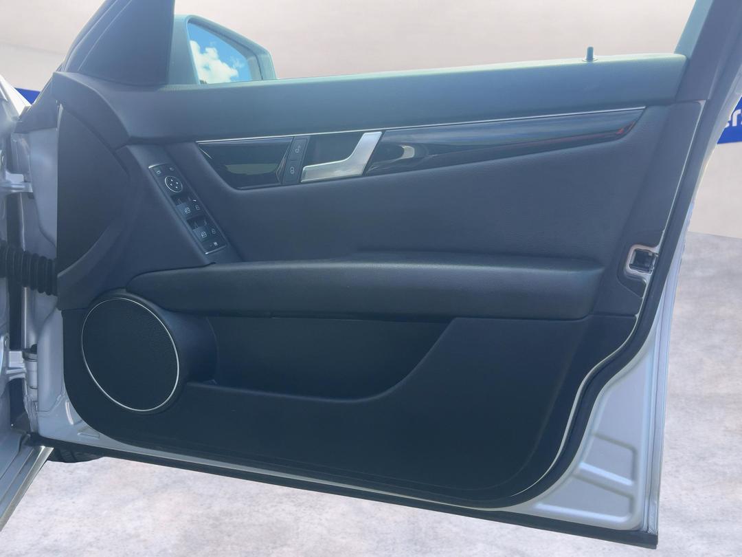 Photo '15' of Mercedes-Benz C-Class