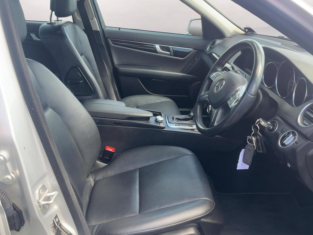 Photo '16' of Mercedes-Benz C-Class