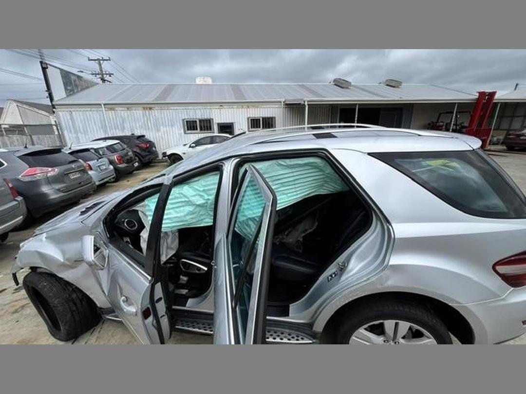 Photo '4' of Mercedes-Benz M-Class ML 300 CDI Photo '4' of Mercedes-Benz M-Class ML 300 CDI