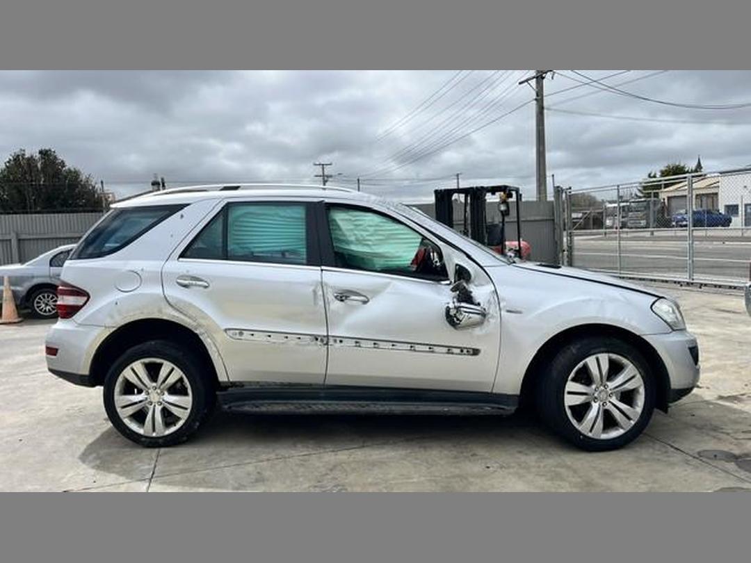 Photo '6' of Mercedes-Benz M-Class ML 300 CDI Photo '6' of Mercedes-Benz M-Class ML 300 CDI