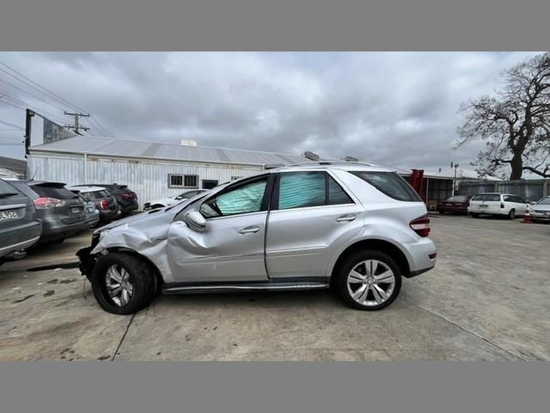 Photo '13' of Mercedes-Benz M-Class ML 300 CDI Photo '13' of Mercedes-Benz M-Class ML 300 CDI