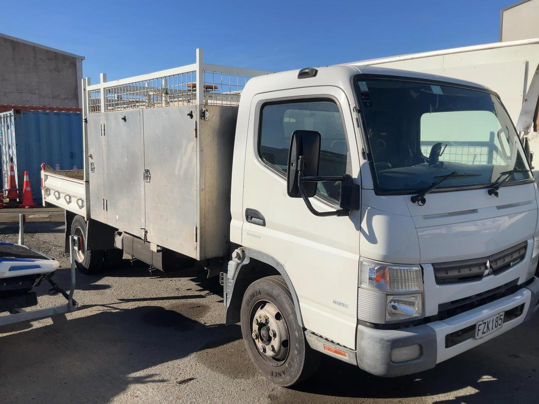 Photo '1' of Mitsubishi Fuso Canter FEC82G2 EURO 5 - 918 Tipper