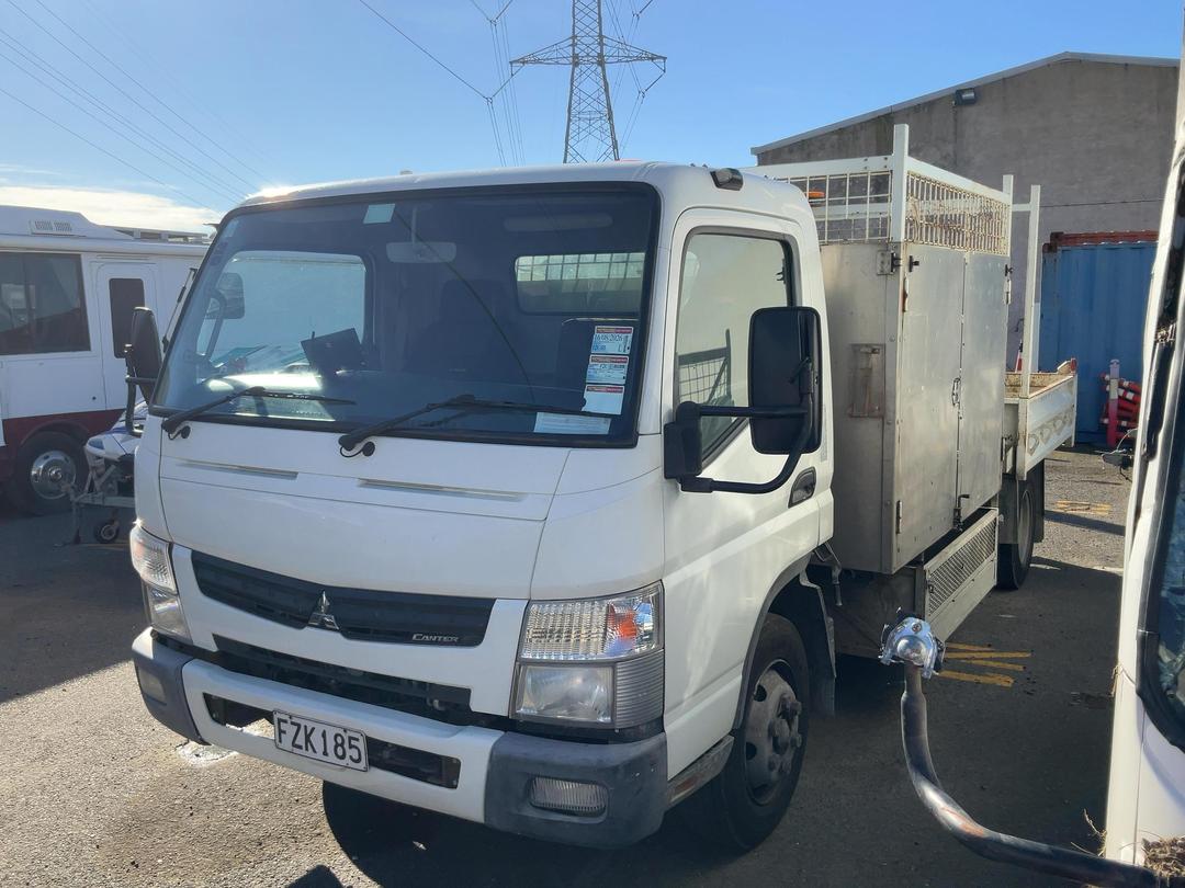 Photo '4' of Mitsubishi Fuso Canter FEC82G2 EURO 5 - 918 Tipper