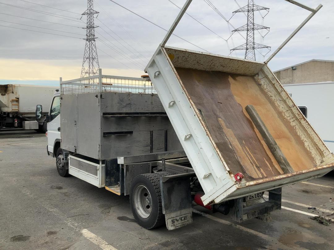 Photo '29' of Mitsubishi Fuso Canter FEC82G2 EURO 5 - 918 Tipper