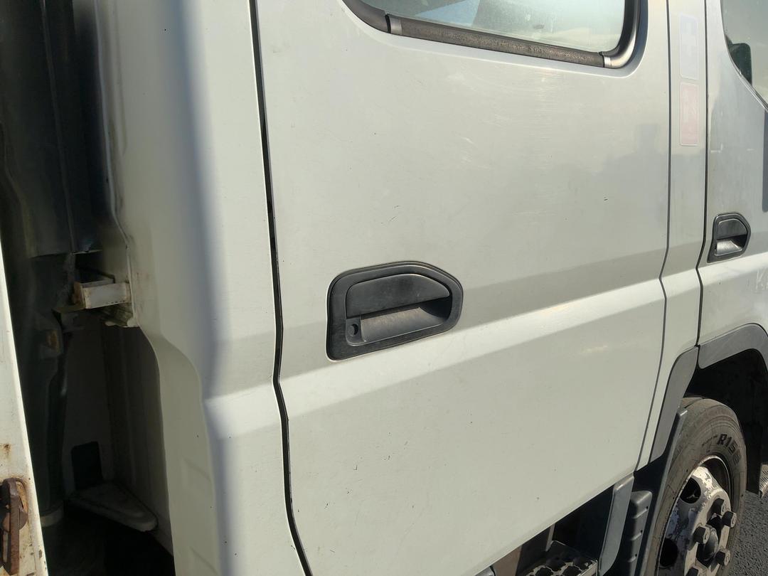 Photo '31' of Mitsubishi Fuso Canter FE160W4 Flat Deck Crane