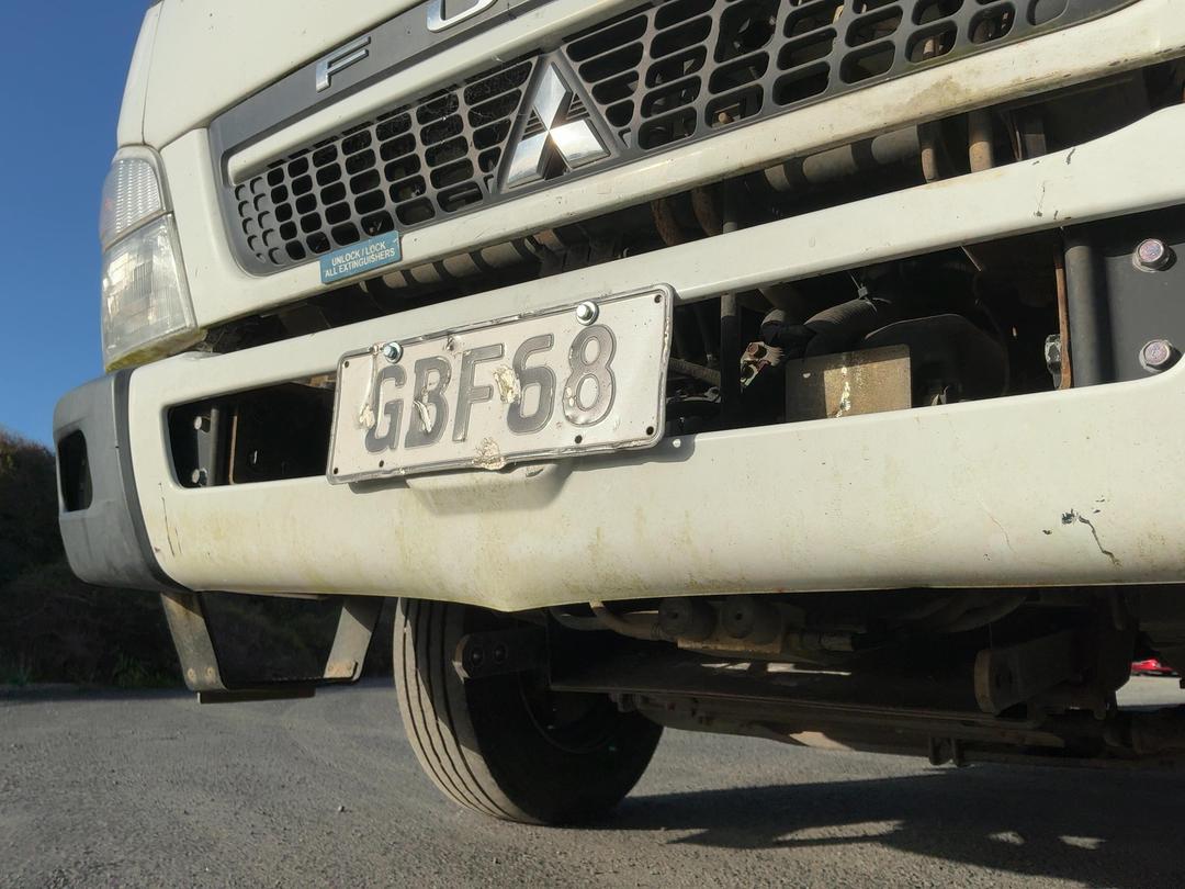 Photo '26' of Mitsubishi Fuso Canter FE160W4 Flat Deck Crane