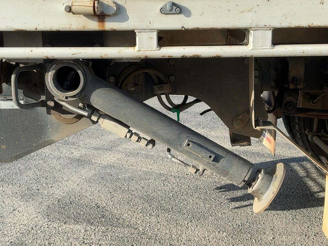 Photo '20' of Mitsubishi Fuso Canter FE160W4 Flat Deck Crane