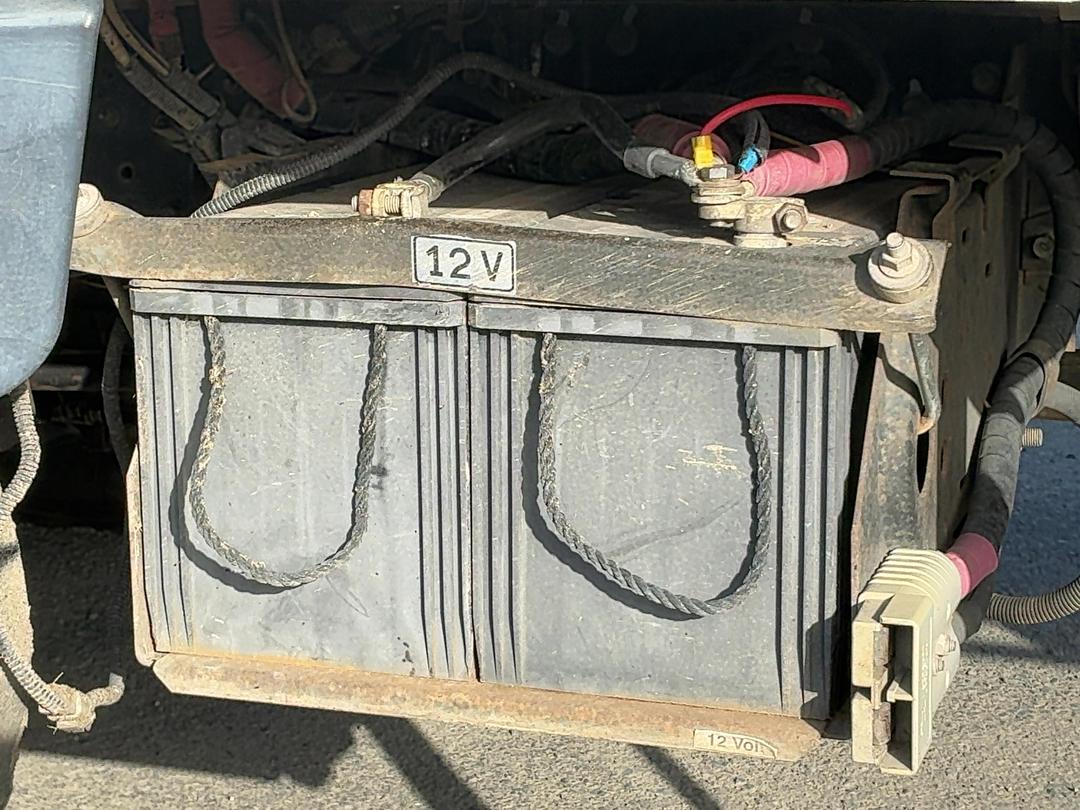 Photo '37' of Mitsubishi Fuso Canter FE160W4 Flat Deck Crane