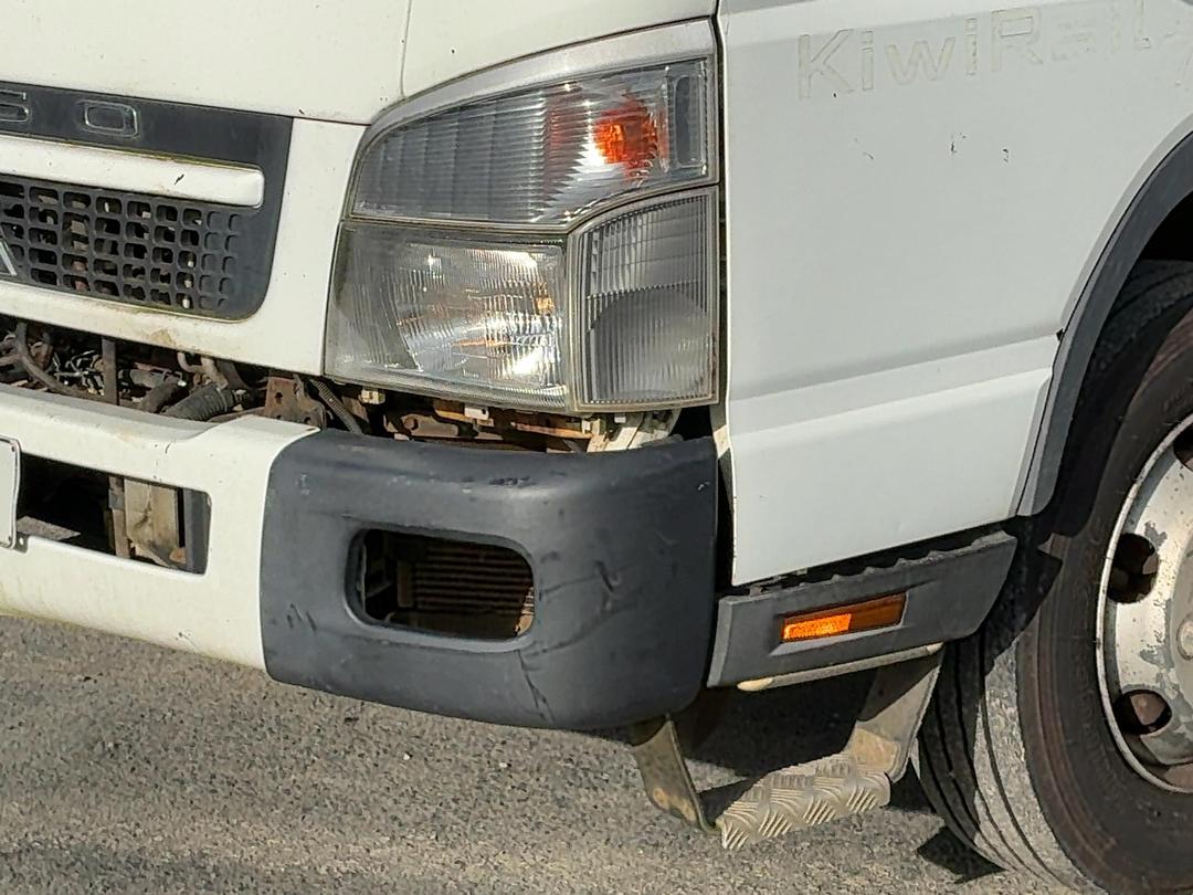 Photo '27' of Mitsubishi Fuso Canter FE160W4 Flat Deck Crane