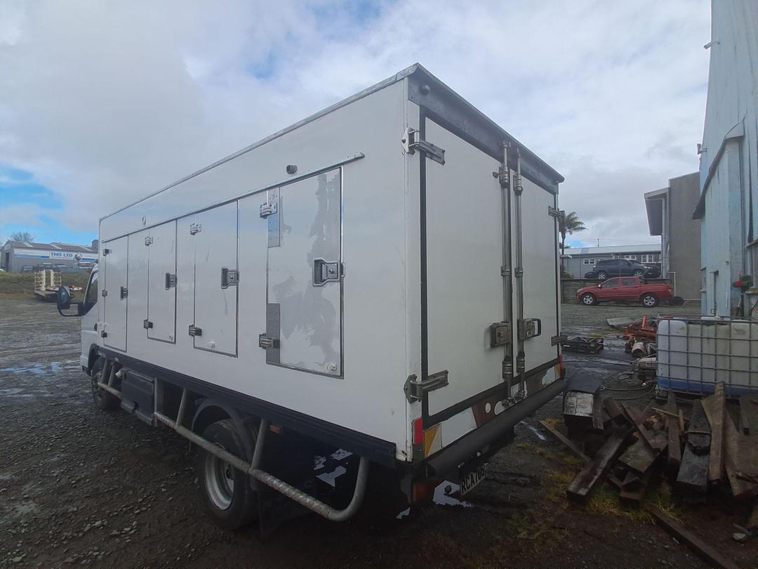 Photo '5' of Mitsubishi Fuso Canter FE190G2 Box Body
