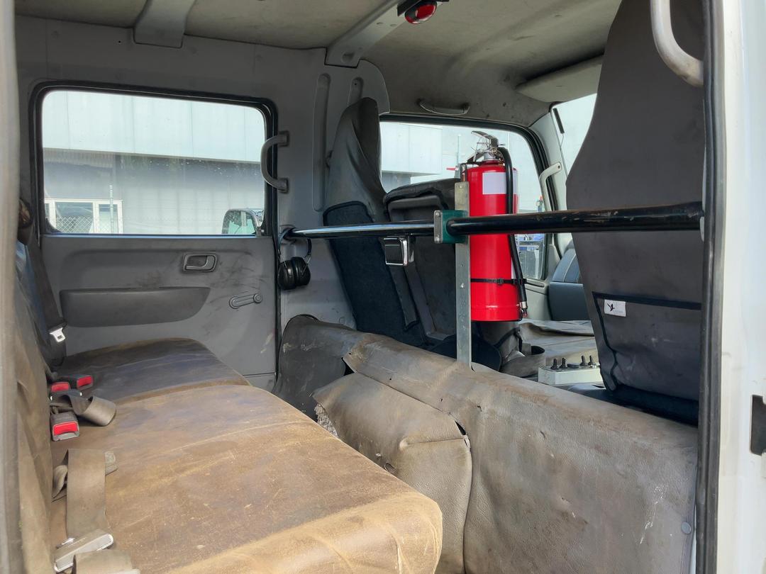 Photo '17' of Mitsubishi Fuso Canter FE160W4 Flat Deck Crane