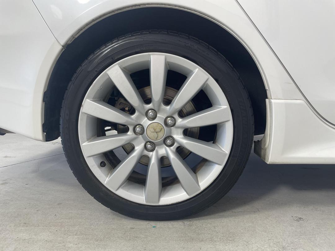 Photo '12' of Mitsubishi Galant