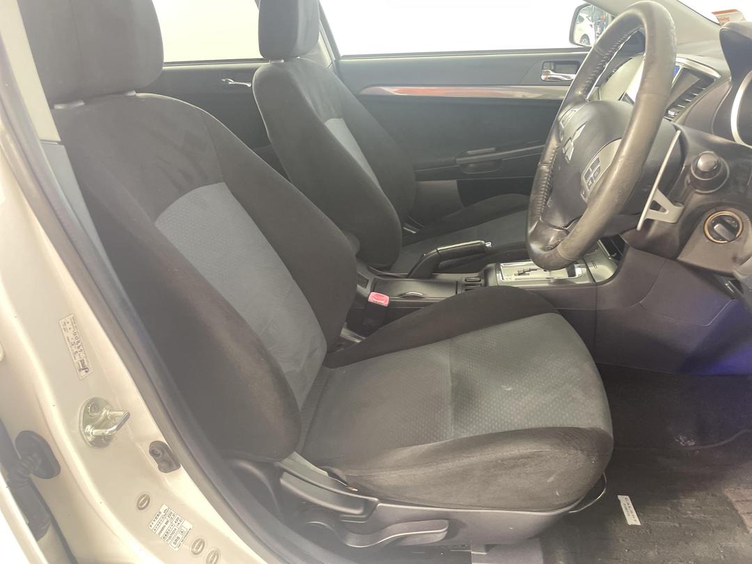 Photo '16' of Mitsubishi Galant