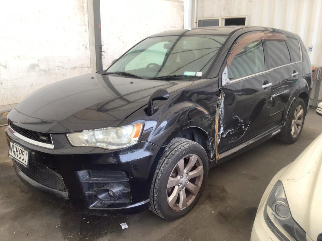 Photo '2' of Mitsubishi Outlander