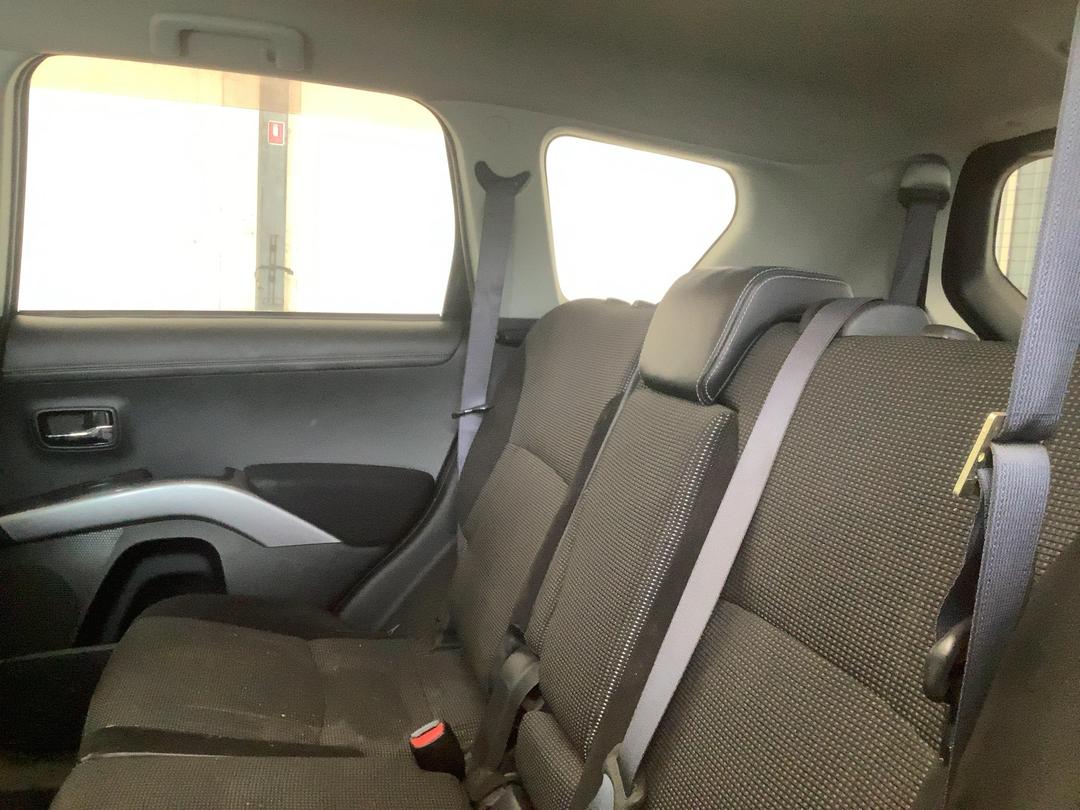 Photo '17' of Mitsubishi Outlander