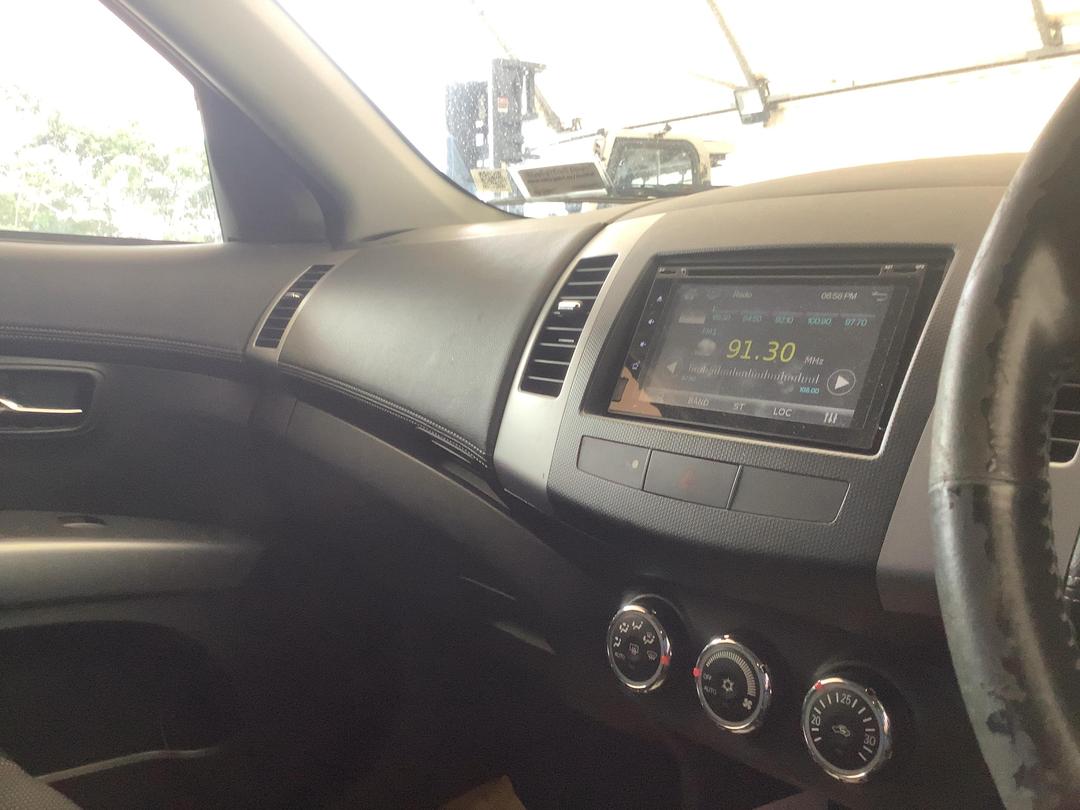 Photo '24' of Mitsubishi Outlander