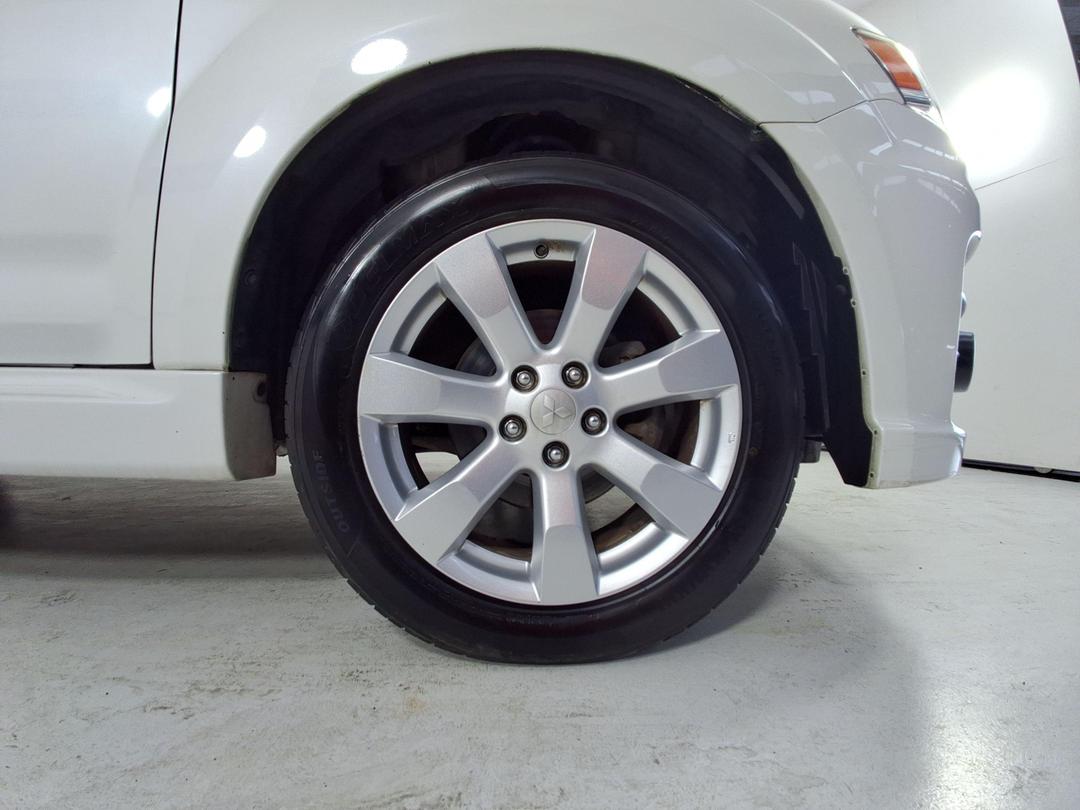 Photo '9' of Mitsubishi Outlander