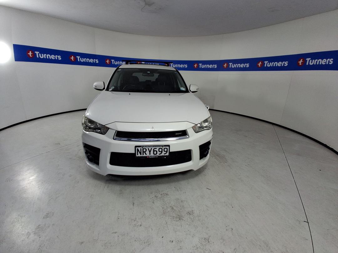 Photo '2' of Mitsubishi Outlander