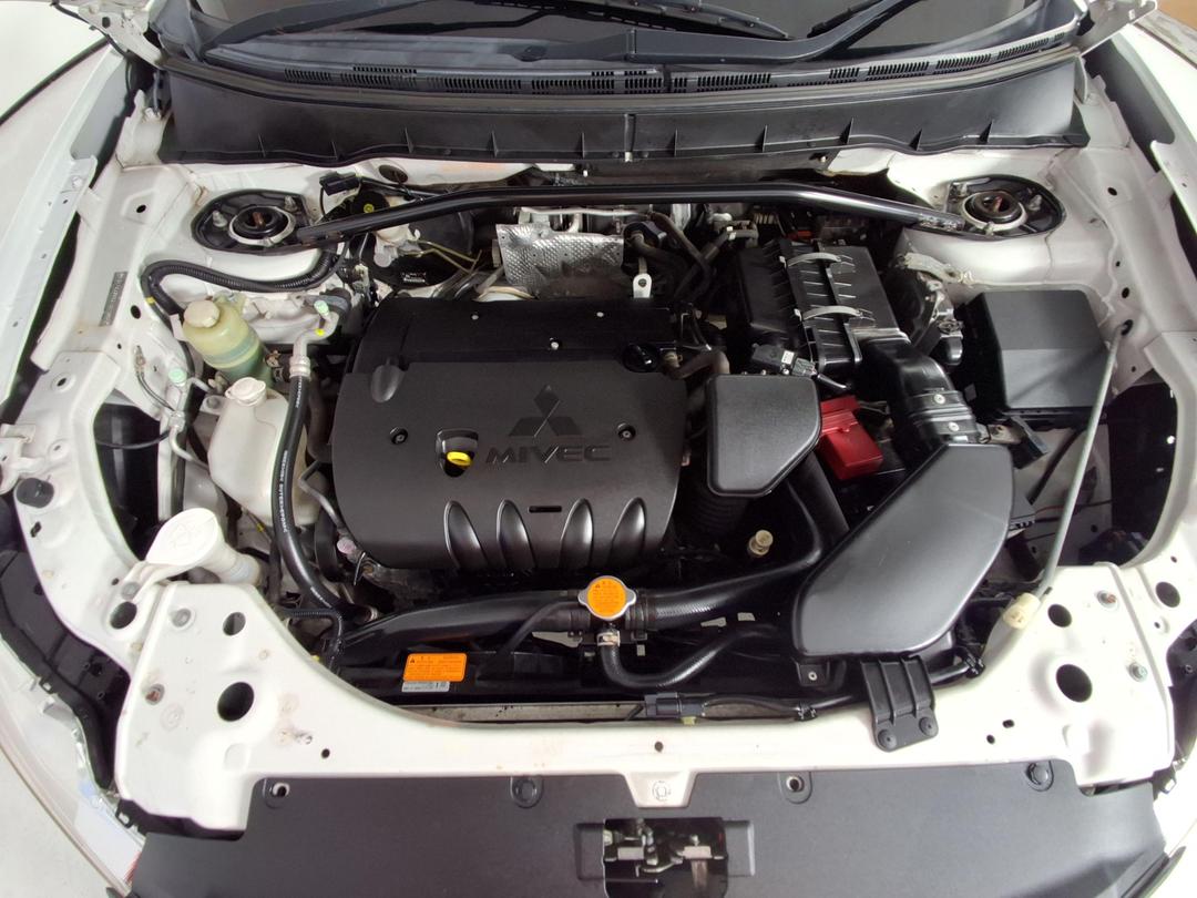 Photo '13' of Mitsubishi Outlander