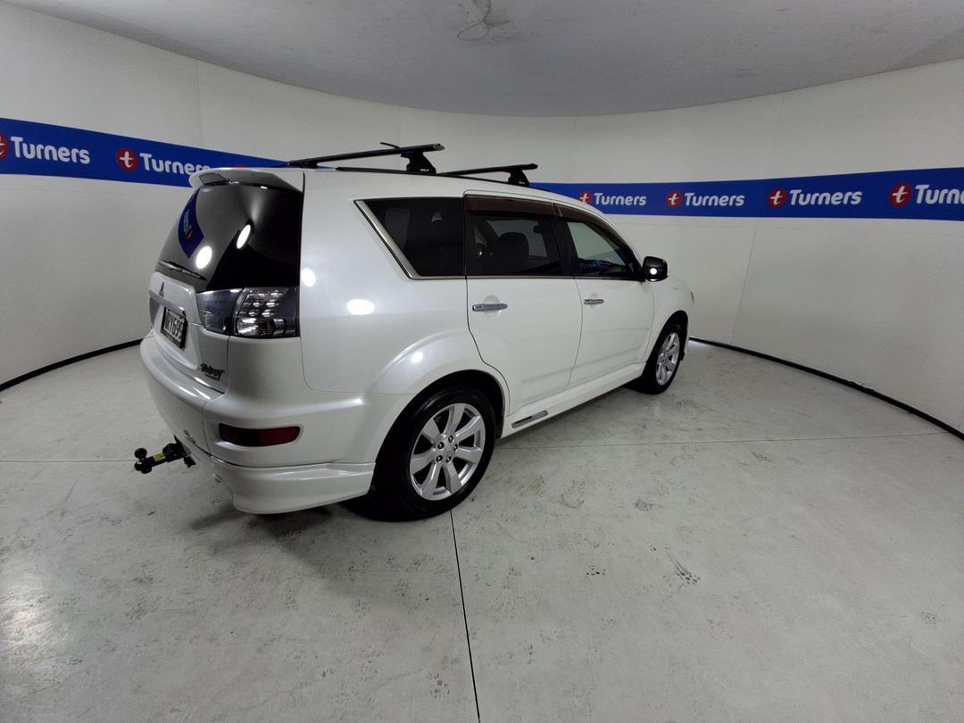 Photo '7' of Mitsubishi Outlander