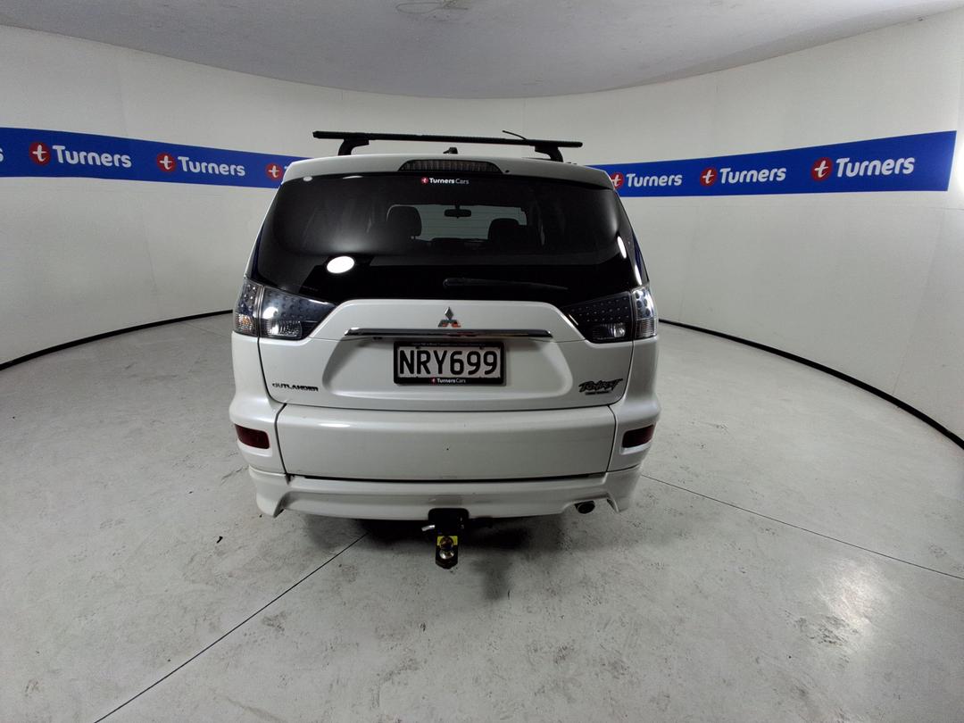 Photo '6' of Mitsubishi Outlander