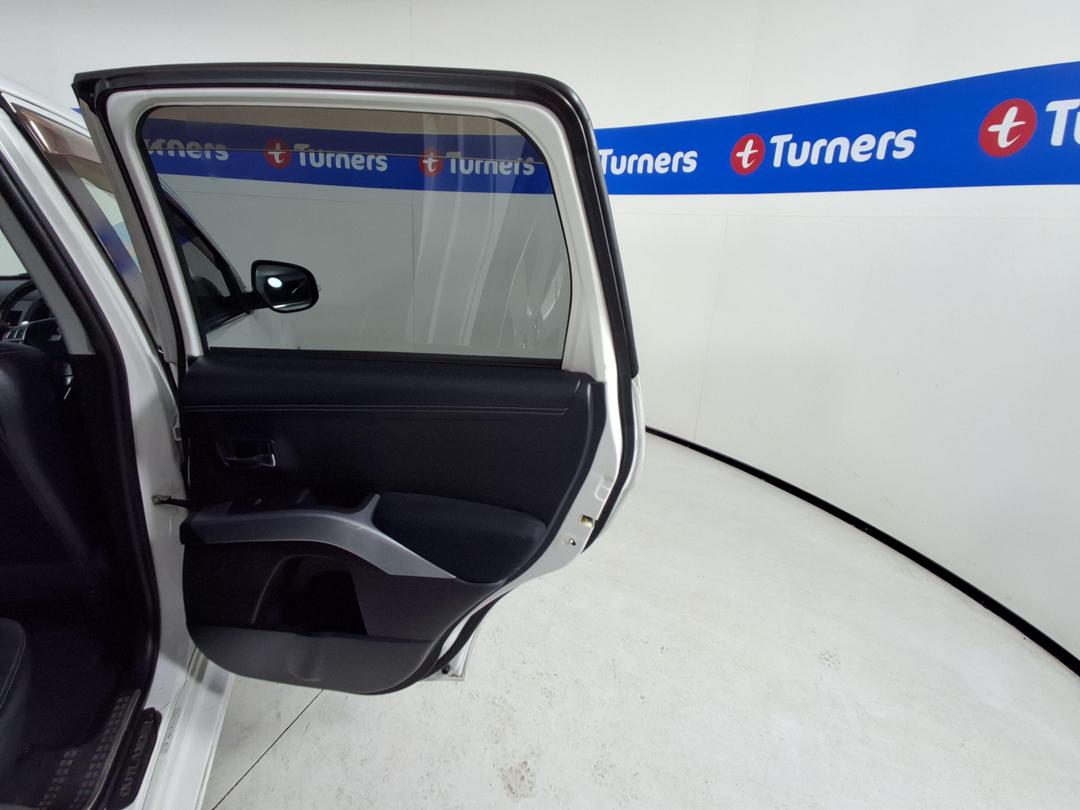 Photo '19' of Mitsubishi Outlander