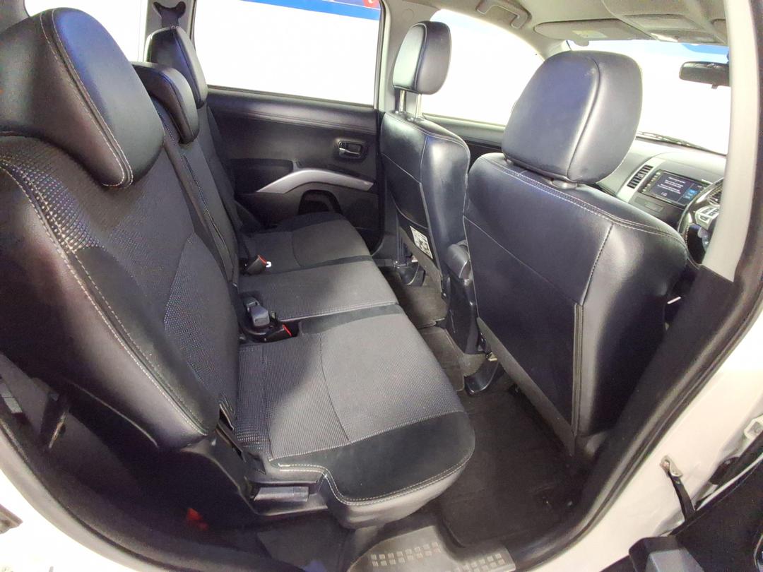 Photo '20' of Mitsubishi Outlander