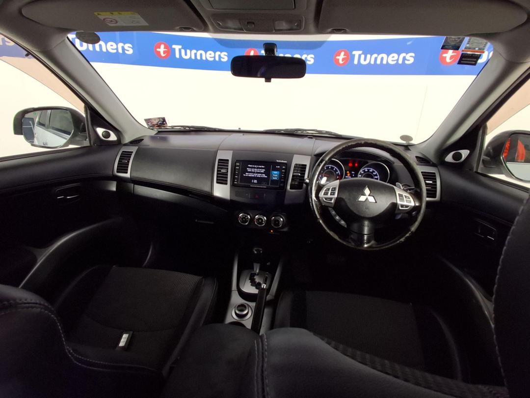 Photo '17' of Mitsubishi Outlander
