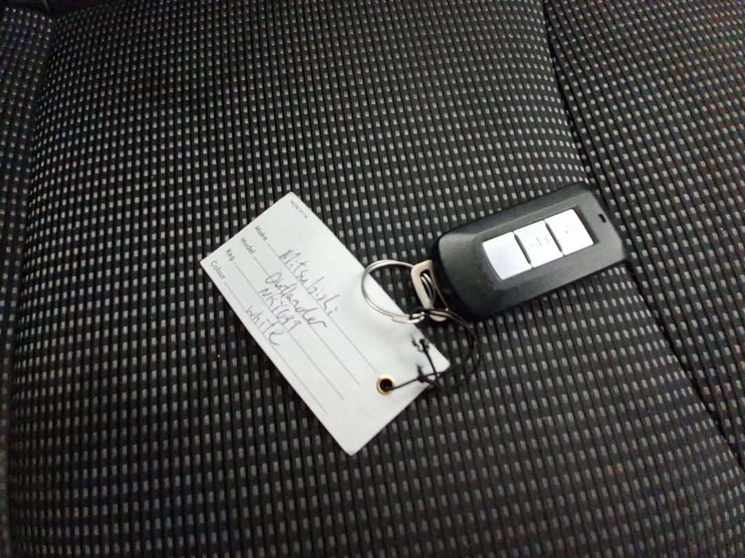 Photo '22' of Mitsubishi Outlander