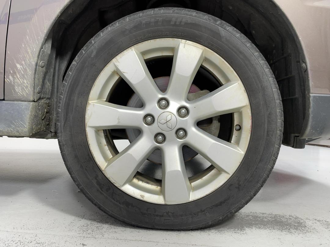 Photo '9' of Mitsubishi Outlander
