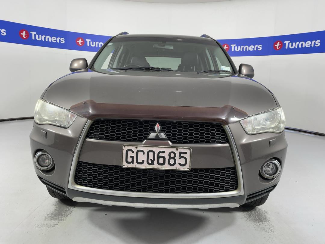 Photo '2' of Mitsubishi Outlander