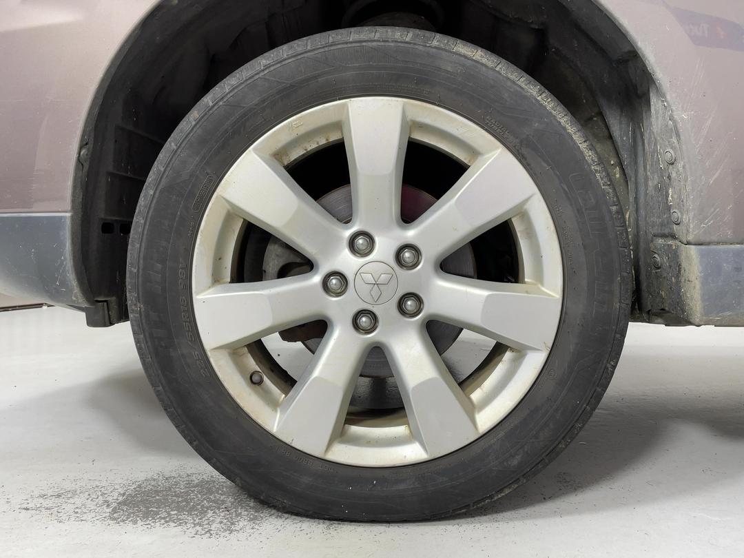 Photo '10' of Mitsubishi Outlander