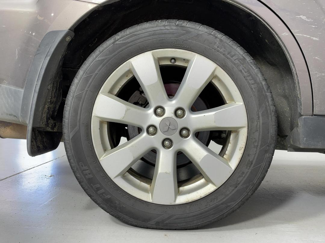 Photo '12' of Mitsubishi Outlander