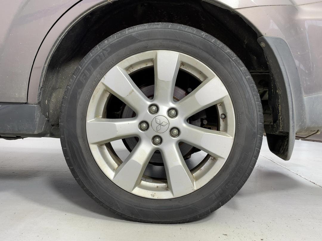 Photo '11' of Mitsubishi Outlander